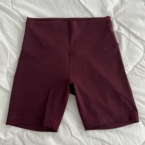 Lululemon Wunder Train High-Rise Short 6" - Size 6